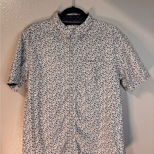 Short-Sleeve White Men's Button-Up Shirt with Navy Floral Print